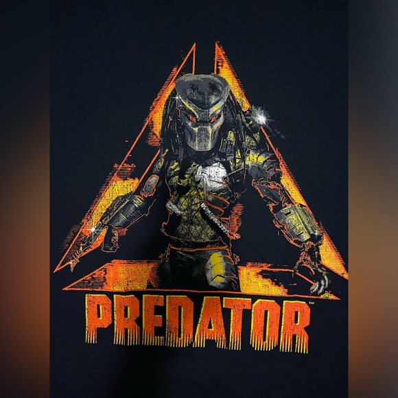 PREDATOR - classic crewneck graphic tee - Picture 4 of 11